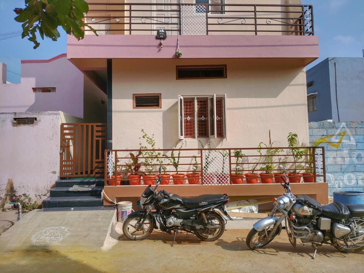 Vijayanagara Home Stay Hampi Zewnętrze zdjęcie