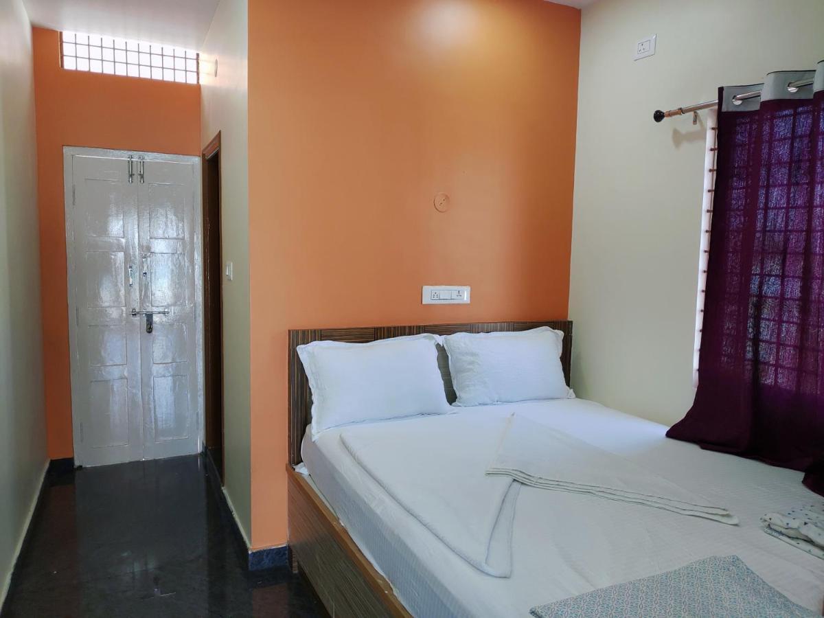 Vijayanagara Home Stay Hampi Zewnętrze zdjęcie